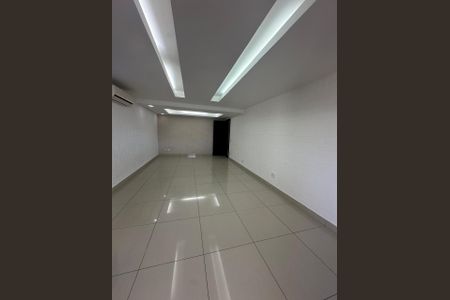 Casa de Condomínio para alugar com 3 quartos, 380m² em Rio do Ouro, São Gonçalo