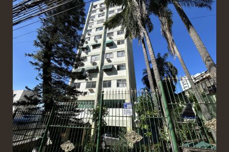 Apartamento para alugar com 70m², 2 quartos e 1 vagaFachada + plaquinha