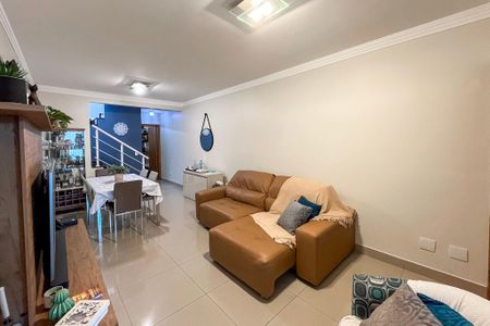 Casa à venda com 110m², 3 quartos e 2 vagasSala