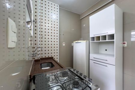 Cozinha de kitnet/studio para alugar com 1 quarto, 28m² em Liberdade, São Paulo