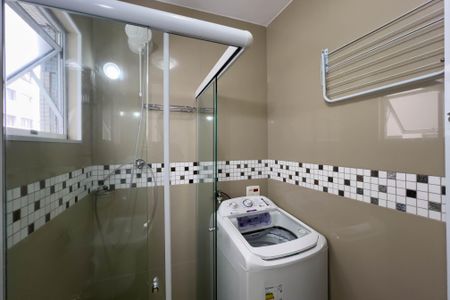 Banheiro de kitnet/studio para alugar com 1 quarto, 28m² em Liberdade, São Paulo