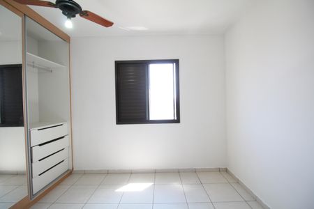 Quarto 1 de apartamento para alugar com 2 quartos, 59m² em Jardim da Gloria, Taboão da Serra
