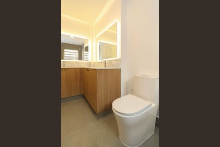 Apartamento à venda com 147m², 3 quartos e 1 vaga Apartamento à venda com 147m², 3 quartos e 1 vagaBanheiro da Suíte