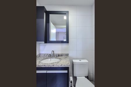 Banheiro de kitnet/studio para alugar com 1 quarto, 45m² em Várzea da Barra Funda, São Paulo