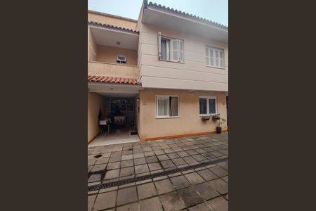 Casa de condomínio para alugar com 99m², 3 quartos e 1 vaga Casa de condomínio para alugar com 99m², 3 quartos e 1 vagaFachada