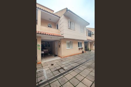 Casa de condomínio para alugar com 99m², 3 quartos e 1 vaga Casa de condomínio para alugar com 99m², 3 quartos e 1 vagaFachada