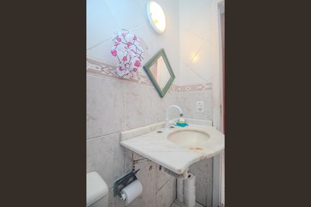 Casa de condomínio para alugar com 99m², 3 quartos e 1 vaga Casa de condomínio para alugar com 99m², 3 quartos e 1 vagaBanheiro 2