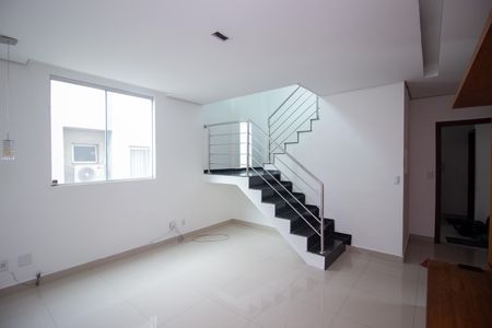 Sala de apartamento à venda com 3 quartos, 177m² em Europa, Contagem