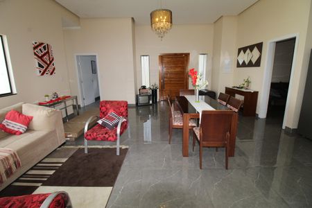 Casa de condomínio para alugar com 230m², 3 quartos e 4 vagasSala 1