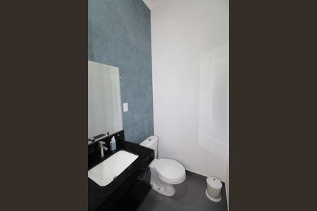 Casa de condomínio para alugar com 230m², 3 quartos e 4 vagasBanheiro da Suíte 2