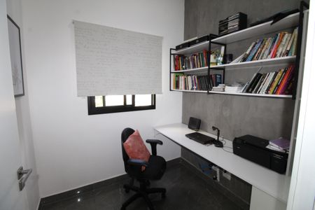 Casa de condomínio para alugar com 230m², 3 quartos e 4 vagasEscritório