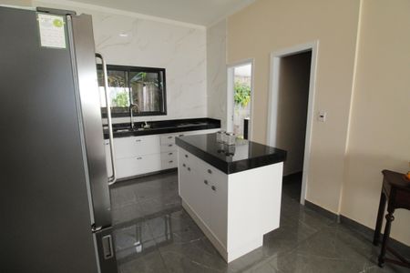 Casa de condomínio para alugar com 230m², 3 quartos e 4 vagasCozinha