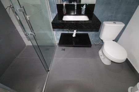 Casa de condomínio para alugar com 230m², 3 quartos e 4 vagasBanheiro da Suíte 2