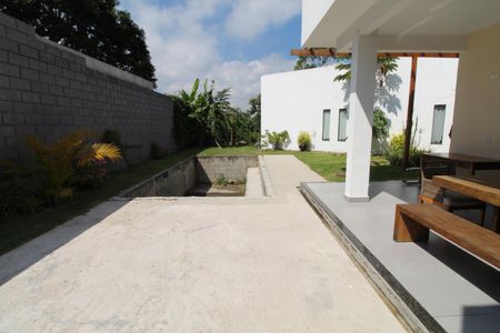 Casa de condomínio para alugar com 230m², 3 quartos e 4 vagasQuintal