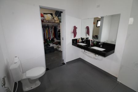 Casa de condomínio para alugar com 230m², 3 quartos e 4 vagasBanheiro da Suíte 3