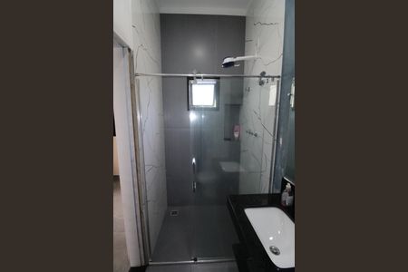 Casa de condomínio para alugar com 230m², 3 quartos e 4 vagasBanheiro da Suíte 2