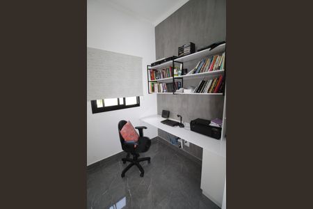 Casa de condomínio para alugar com 230m², 3 quartos e 4 vagasEscritório