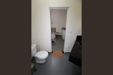 Casa de condomínio para alugar com 230m², 3 quartos e 4 vagasBanheiro da Suíte 1