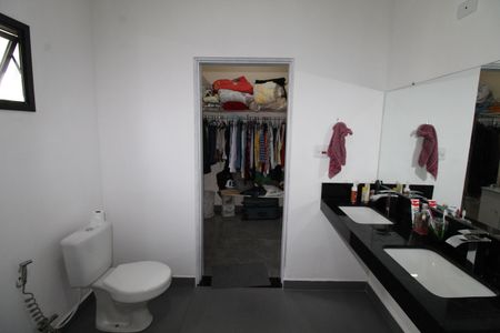 Casa de condomínio para alugar com 230m², 3 quartos e 4 vagasBanheiro da Suíte 3