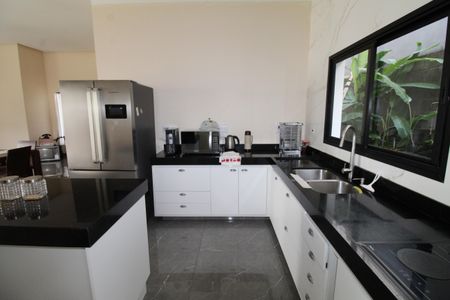 Casa de condomínio para alugar com 230m², 3 quartos e 4 vagasCozinha