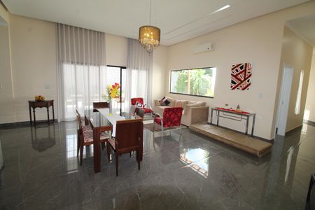 Casa de condomínio para alugar com 230m², 3 quartos e 4 vagasSala 1
