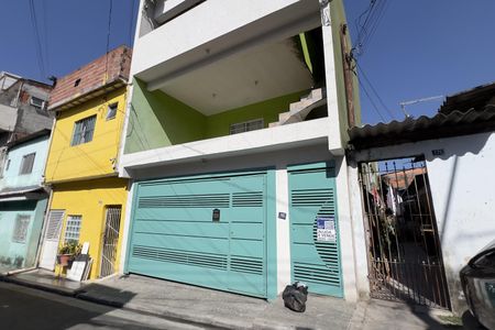 Casa à venda com 128m², 3 quartos e 2 vagas Casa à venda com 128m², 3 quartos e 2 vagasFachada