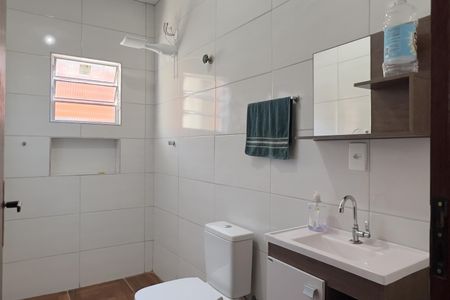 Casa à venda com 128m², 3 quartos e 2 vagas Casa à venda com 128m², 3 quartos e 2 vagasBanheiro 1