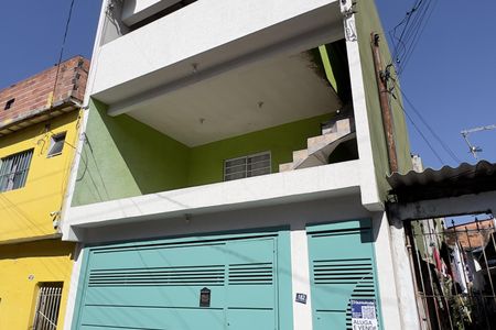 Casa à venda com 128m², 3 quartos e 2 vagas Casa à venda com 128m², 3 quartos e 2 vagasFachada