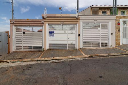 Casa para alugar com 120m², 3 quartos e 2 vagas Casa para alugar com 120m², 3 quartos e 2 vagasFachada