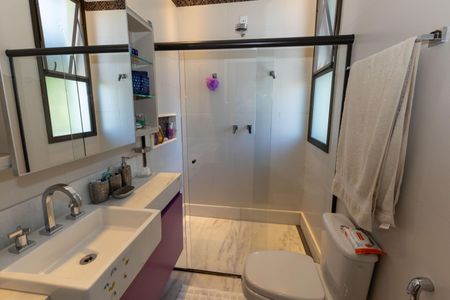 Casa de condomínio à venda com 328m², 4 quartos e 2 vagasBanheiro da Suíte 3