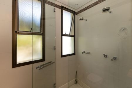 Casa de condomínio à venda com 328m², 4 quartos e 2 vagasBanheiro da Suíte 4