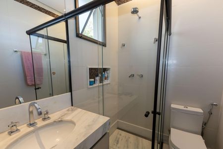 Casa de condomínio à venda com 328m², 4 quartos e 2 vagasBanheiro da Suíte 1