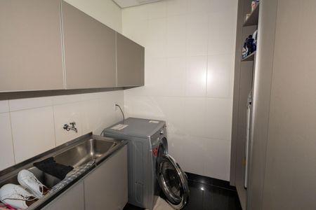 Casa de condomínio à venda com 328m², 4 quartos e 2 vagasÁrea de Serviço