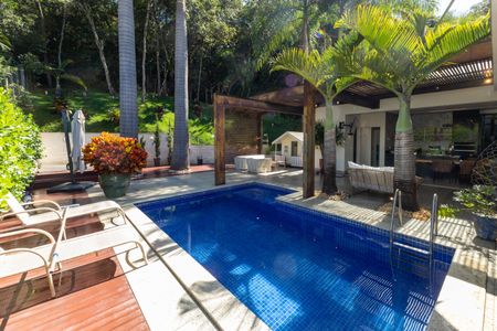 Casa de condomínio à venda com 328m², 4 quartos e 2 vagasPiscina