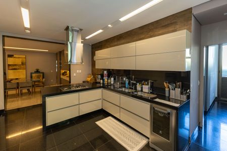 Casa de condomínio à venda com 328m², 4 quartos e 2 vagasCozinha