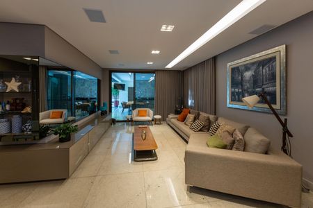 Casa de condomínio à venda com 328m², 4 quartos e 2 vagasSala de TV