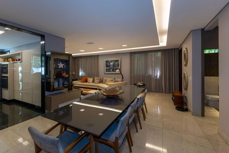 Casa de condomínio à venda com 328m², 4 quartos e 2 vagasSala de Jantar