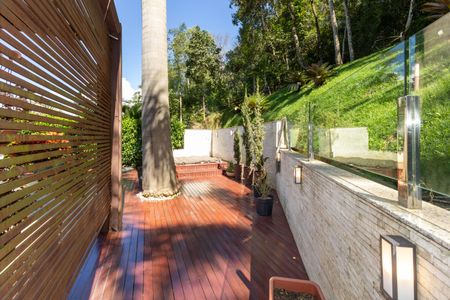 Casa de condomínio à venda com 328m², 4 quartos e 2 vagasJacusí