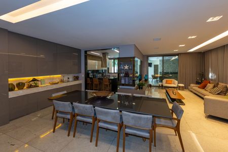 Casa de condomínio à venda com 328m², 4 quartos e 2 vagasSala de Jantar