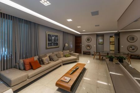 Casa de condomínio à venda com 328m², 4 quartos e 2 vagasSala de TV