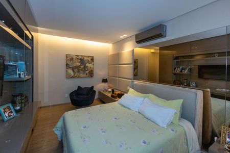 Casa de condomínio à venda com 328m², 4 quartos e 2 vagasSuíte 4