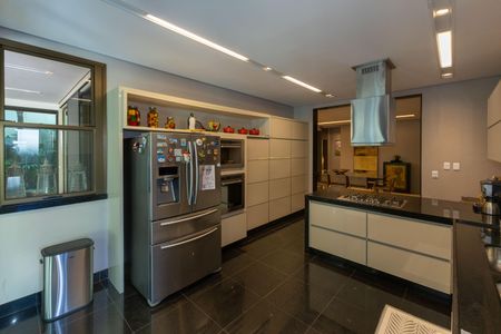 Casa de condomínio à venda com 328m², 4 quartos e 2 vagasCozinha