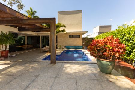 Casa de condomínio à venda com 328m², 4 quartos e 2 vagasPiscina