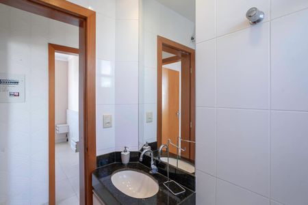 Apartamento para alugar com 60m², 2 quartos e 1 vaga Apartamento para alugar com 60m², 2 quartos e 1 vagaBanheiro social