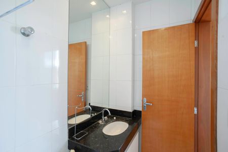 Apartamento para alugar com 60m², 2 quartos e 1 vaga Apartamento para alugar com 60m², 2 quartos e 1 vagaBanheiro da suíte
