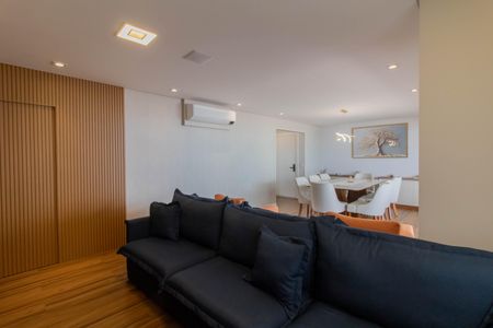 Apartamento à venda com 137m², 2 quartos e 2 vagasSala
