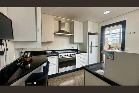 Apartamento à venda com 196m², 4 quartos e 3 vagas Apartamento à venda com 196m², 4 quartos e 3 vagasCozinha