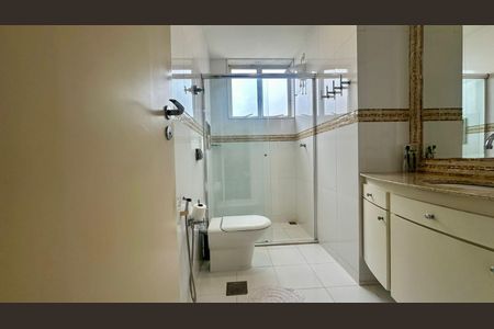 Apartamento à venda com 196m², 4 quartos e 3 vagas Apartamento à venda com 196m², 4 quartos e 3 vagasBanheiro