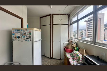 Apartamento à venda com 196m², 4 quartos e 3 vagas Apartamento à venda com 196m², 4 quartos e 3 vagasÁrea de serviço