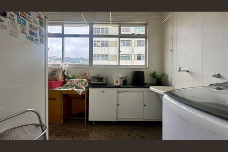 Apartamento à venda com 196m², 4 quartos e 3 vagas Apartamento à venda com 196m², 4 quartos e 3 vagasÁrea de serviço